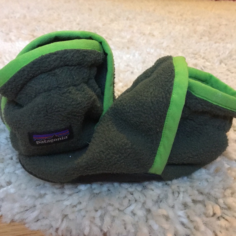 Patagonia infant booties (6-12 months)